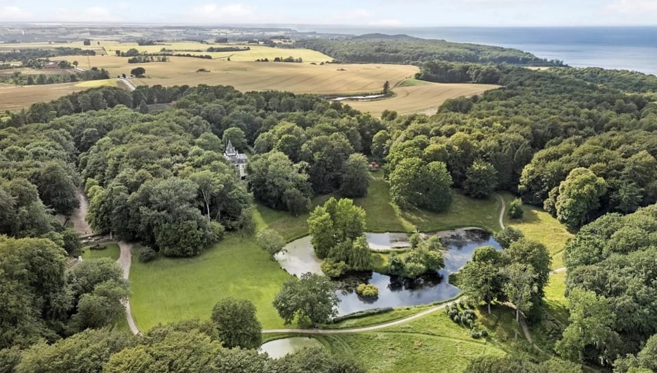 Nearby landmark, Natural landscape, Garden view