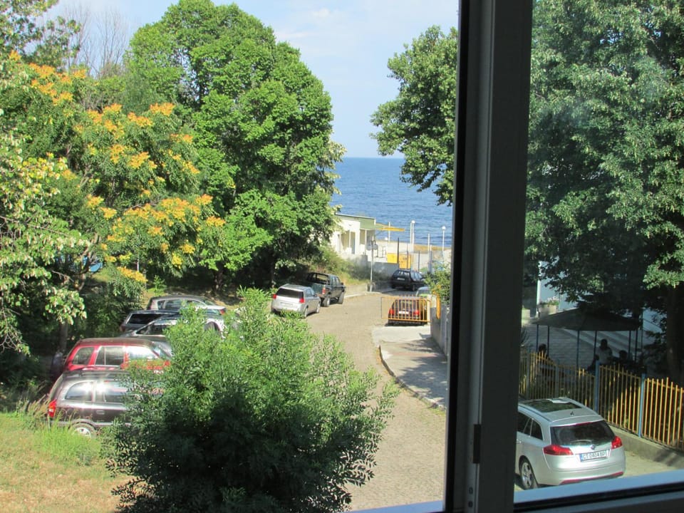 City view, Garden view, Street view