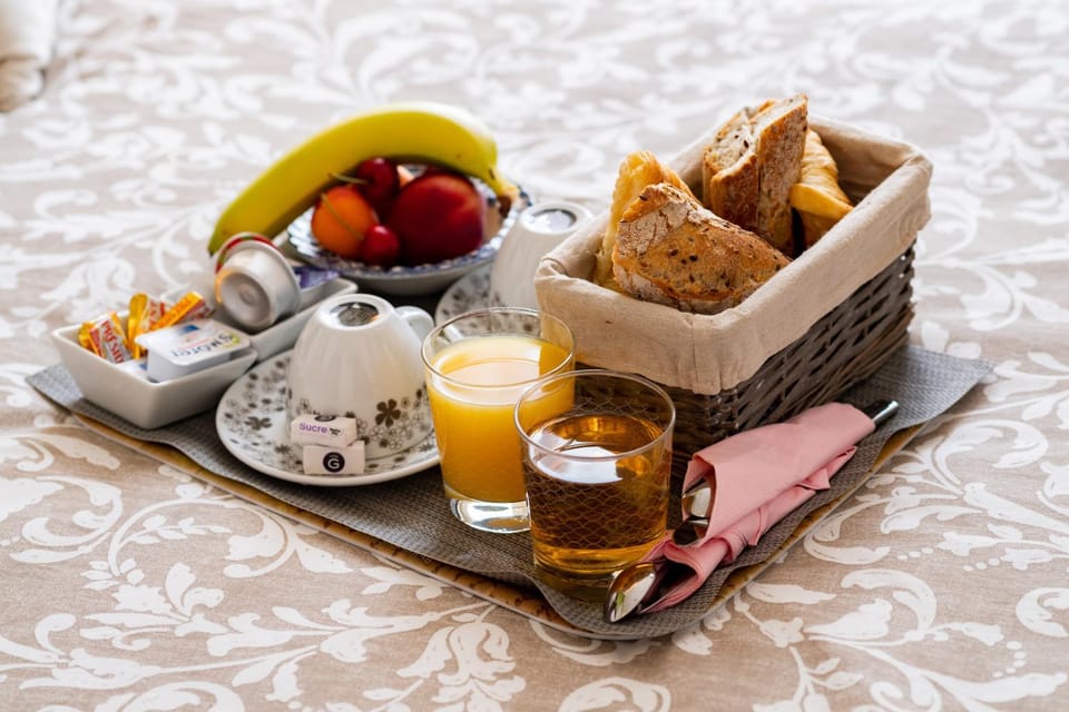 Coffee/tea facilities, Breakfast
