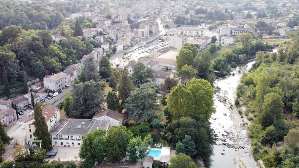 Property building, Restaurant/places to eat, Swimming pool