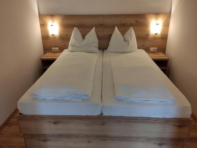 Bed, View (from property/room), Balcony/Terrace, Living room, Seating area, Bedroom, Garden view