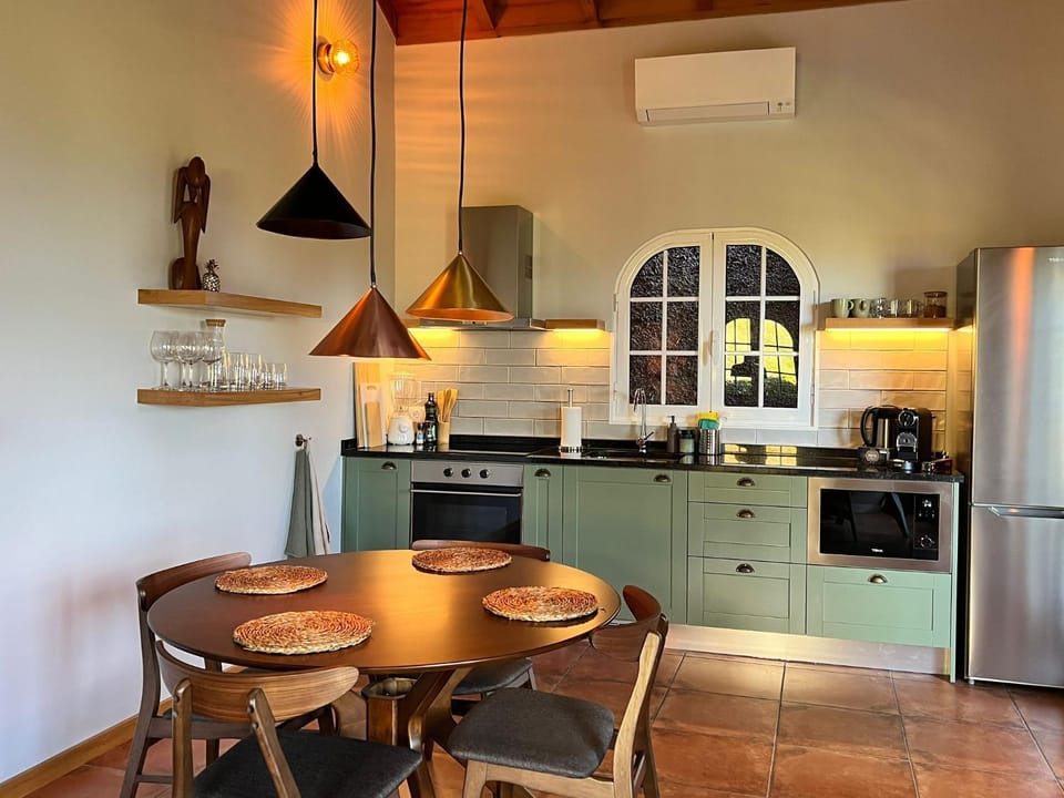 Dining area, kitchen
