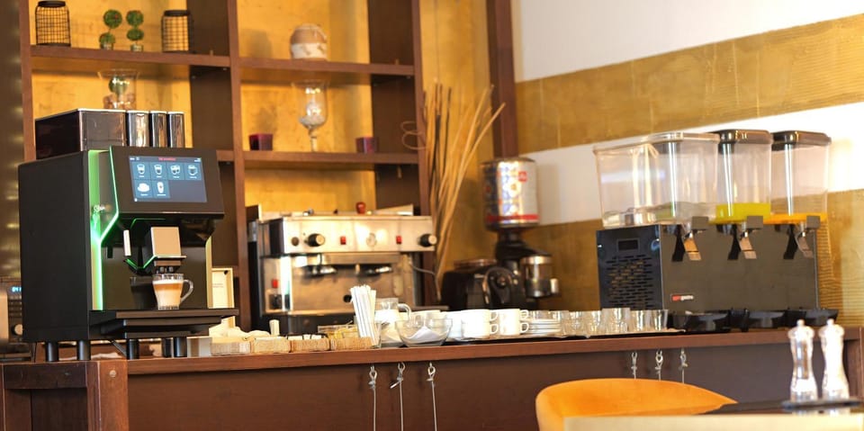 Restaurant/places to eat, Coffee/tea facilities, Food and drinks, Breakfast, Buffet breakfast