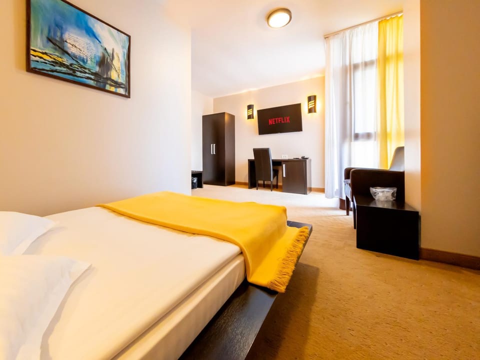 TV and multimedia, Photo of the whole room, internet, minibar, soundproof, air conditioner