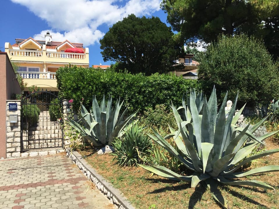 Guest House Zimmer Novi Bed and Breakfast in Novi Vinodolski