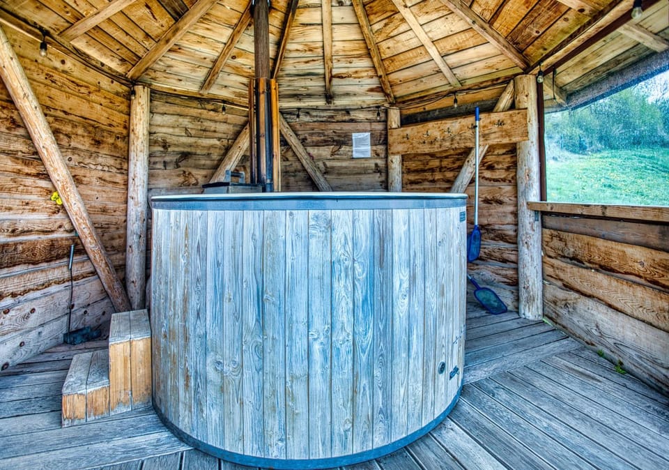 Day, Natural landscape, Hot Tub, Hot Tub, Other, Other, Other, Seating area, towels, towels