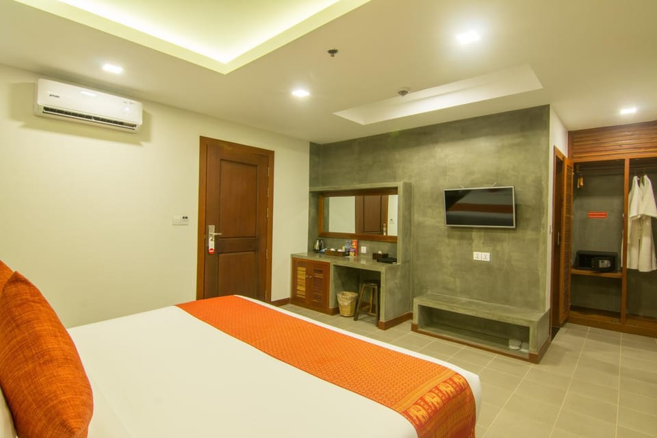 Shower, Toilet, Bathroom, TV and multimedia, TV and multimedia, Coffee/tea facilities, Balcony/Terrace, Seating area, Bedroom