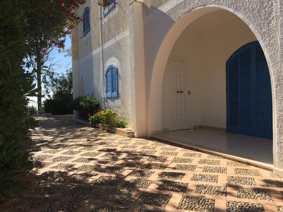 Facade/entrance, Garden
