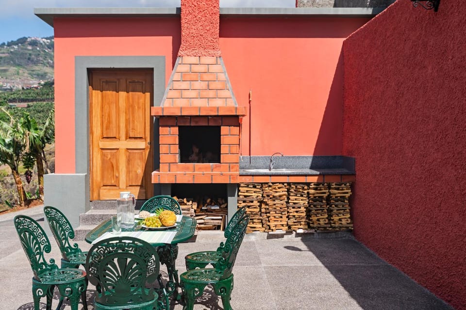 Patio, BBQ facilities, Seating area, Dining area