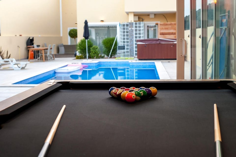 Billiard, Darts, Game Room