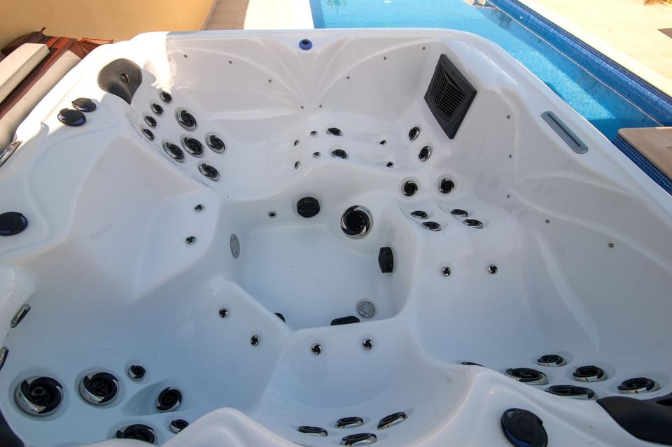 Property building, Hot Tub
