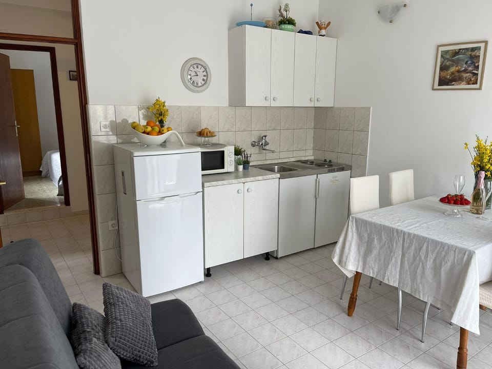 Apartments Miki, Okrug Gornji, Trogir Apartment in Okrug Gornji