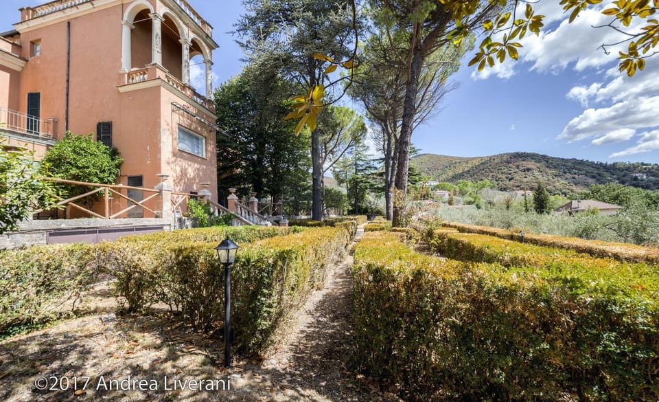 Property building, Day, Neighbourhood, Natural landscape, Activities, Garden, Balcony/Terrace, Hiking, Autumn, On site, Area and facilities