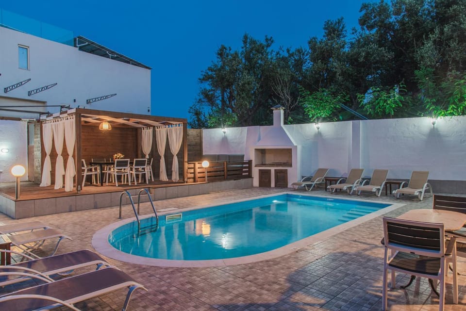 Property building, Swimming pool
