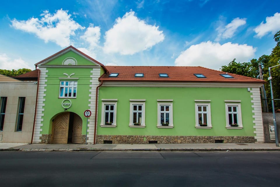 Facade/entrance