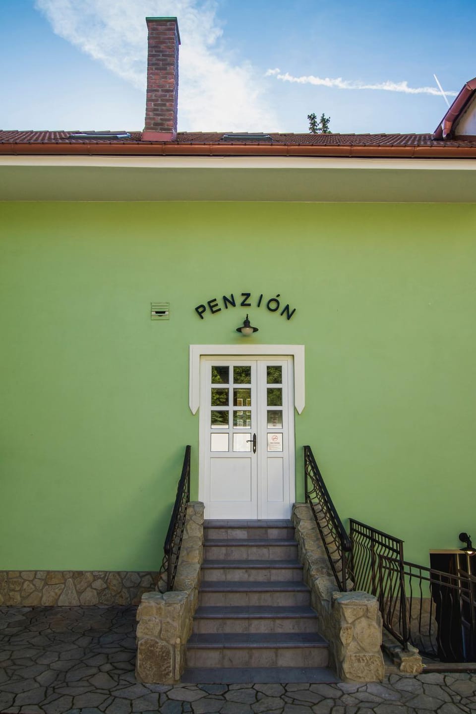 Facade/entrance