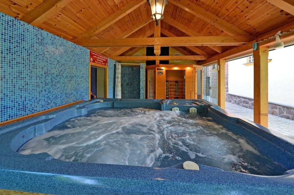 Hot Tub, Swimming pool