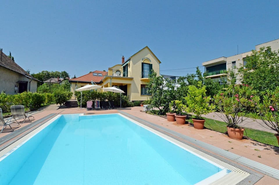 Property building, Day, Garden, Pool view, Swimming pool, sunbed