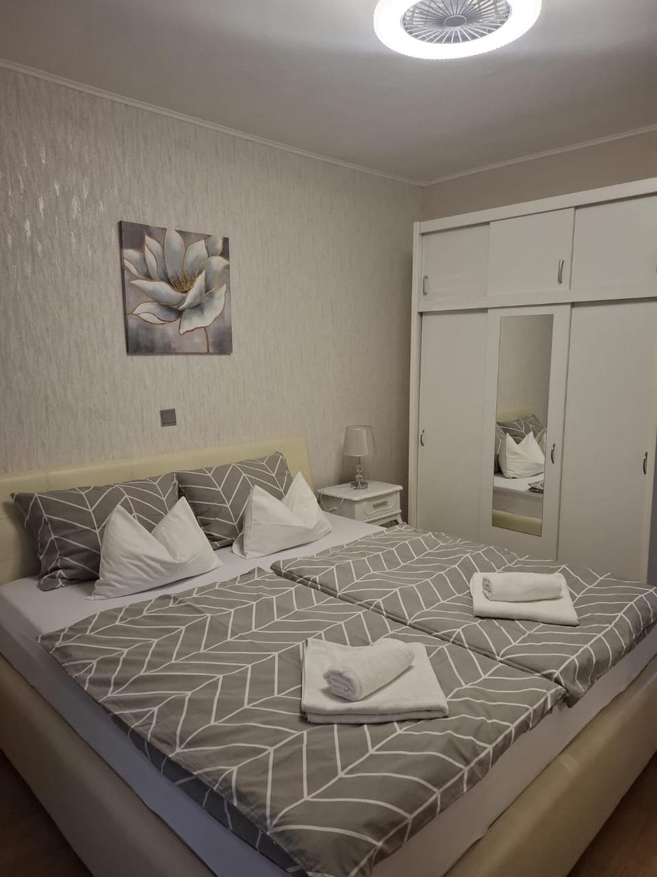 Royal Apartments Sandra Apartment in Varoš