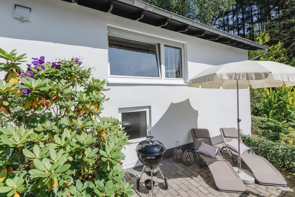 Property building, Day, Balcony/Terrace, Garden view