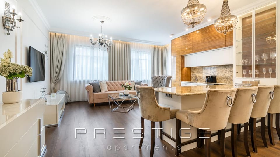 TV and multimedia, Kitchen or kitchenette, Living room, Seating area, Dining area