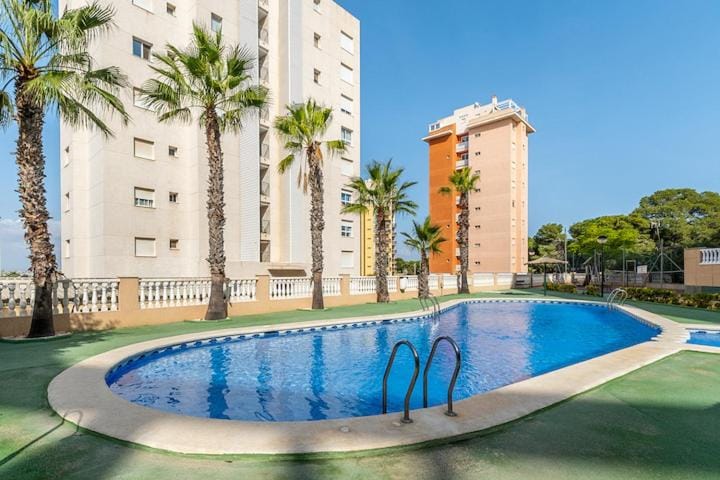 Swimming pool