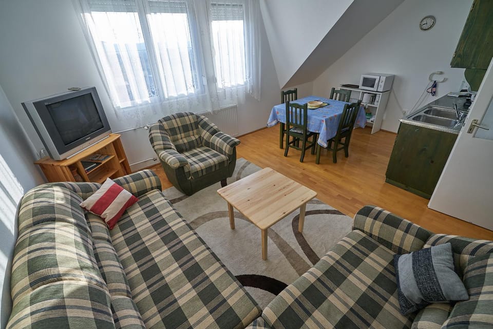 Kitchen or kitchenette, Living room, Dining area
