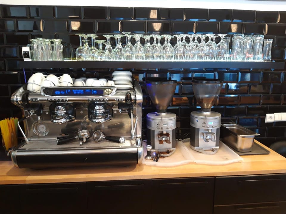 Lounge or bar, Breakfast