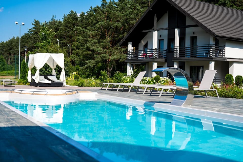 Day, Swimming pool, sunbed