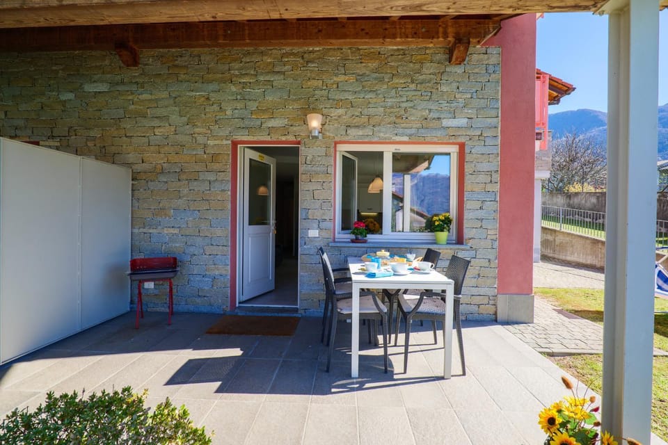 Residence Girasole Casa Rossa B Apartment hotel in Colico
