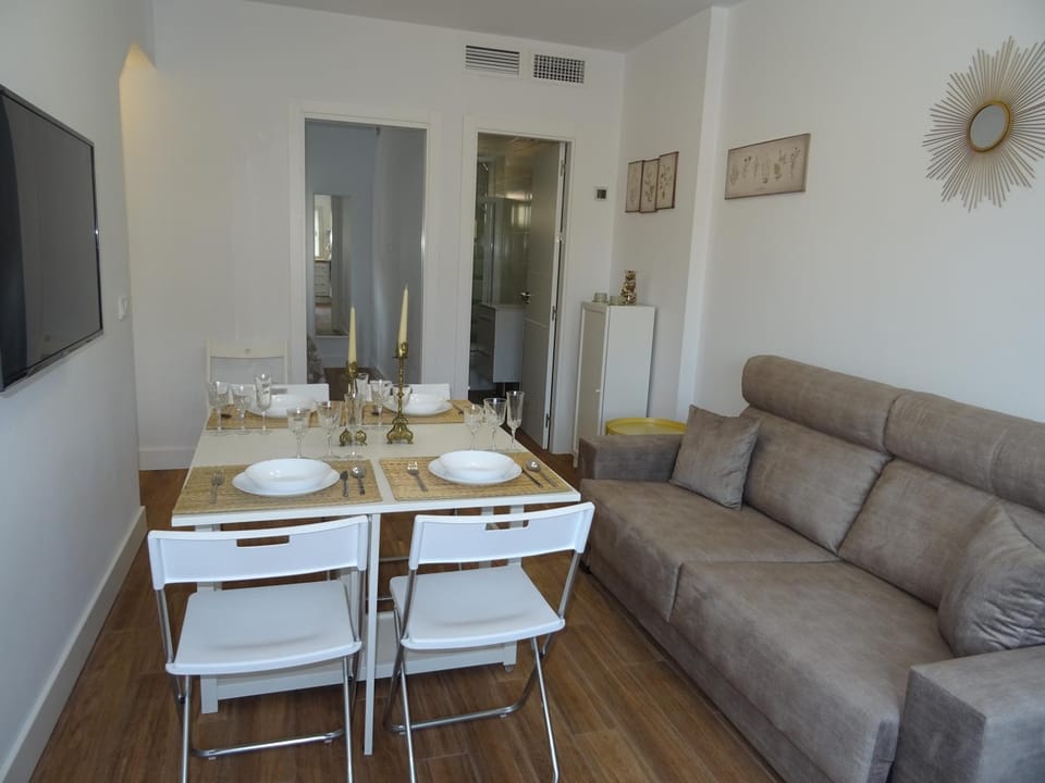 Communal lounge/ TV room, Dining area