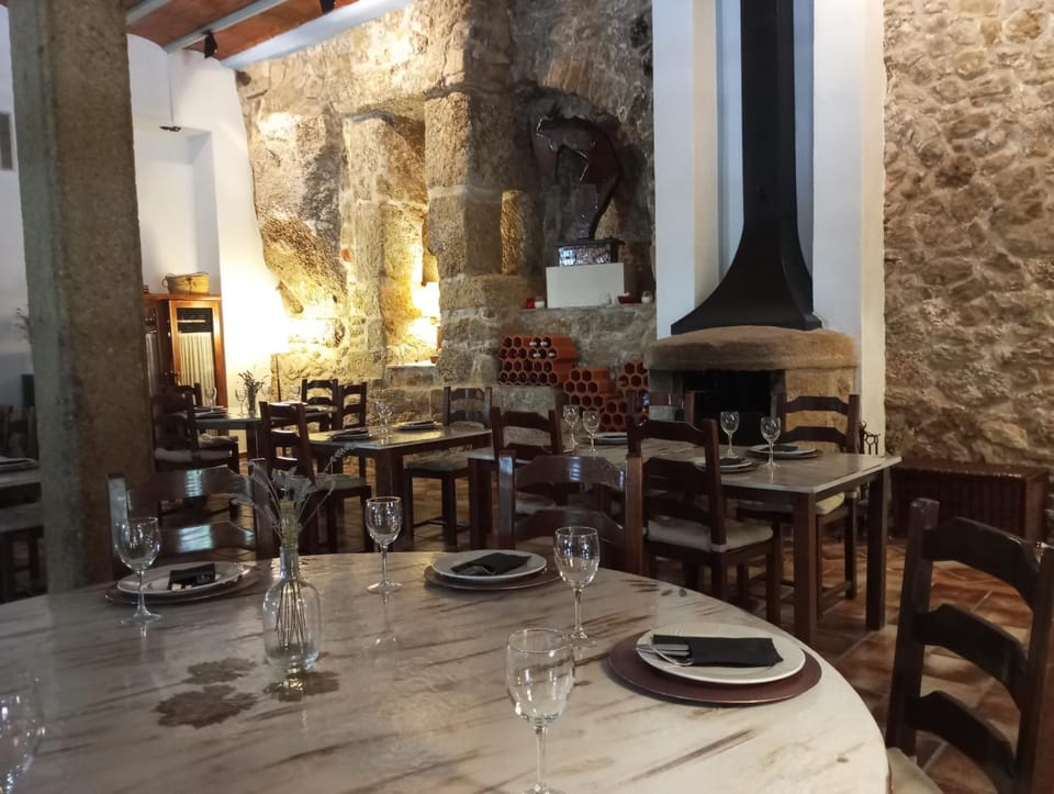 Restaurant/places to eat, Restaurant/places to eat, Banquet/Function facilities