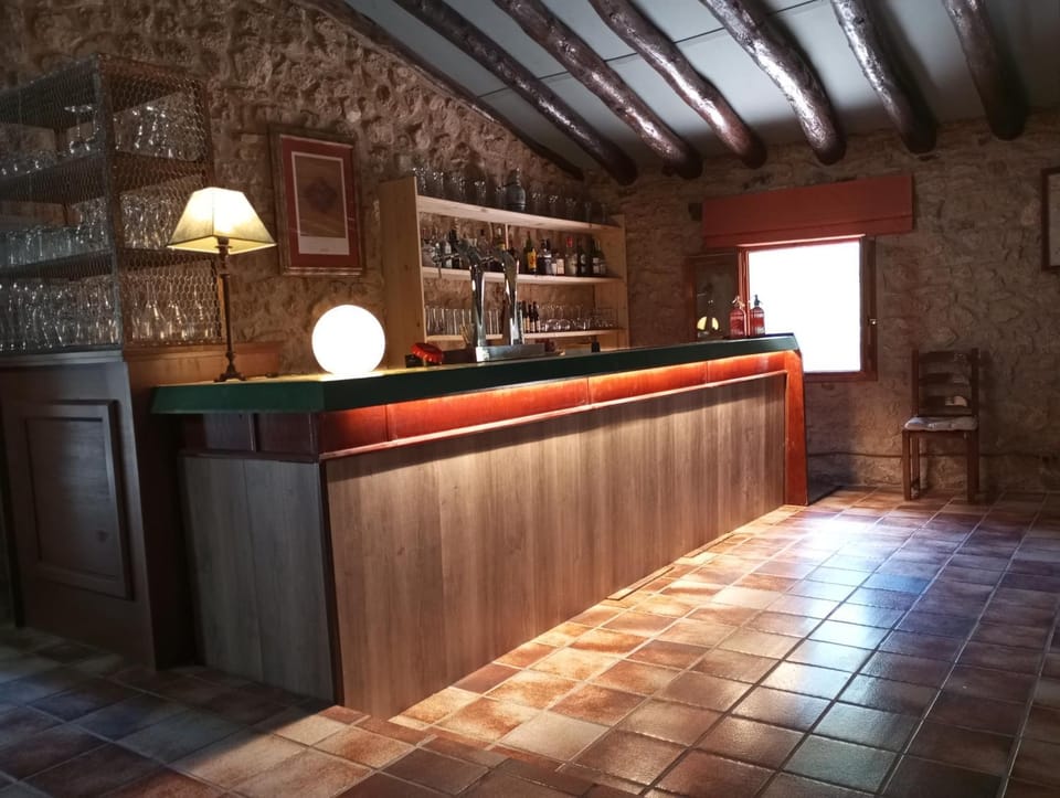 Nightclub / DJ, Lounge or bar