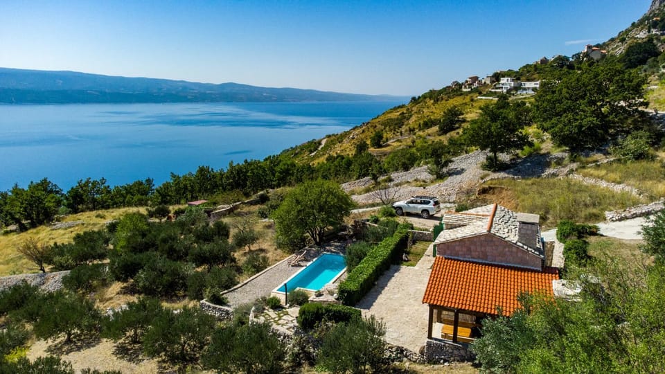 Dalmatian stone villa with heated pool House in Split-Dalmatia County