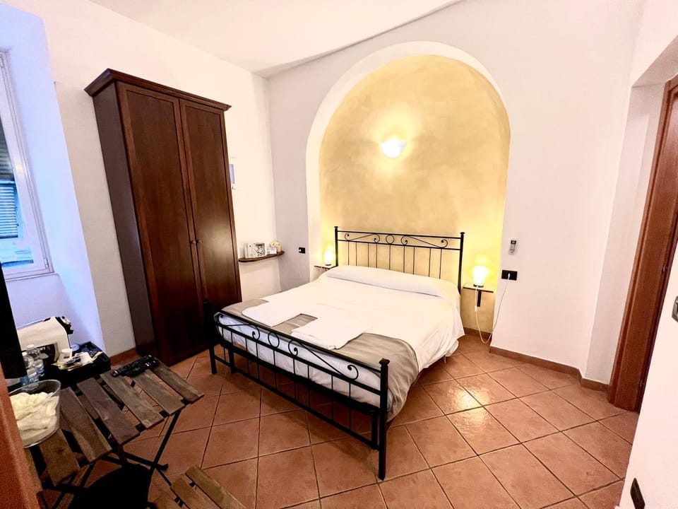 Guest House Virginia's Rooms-Private free Parking and Top Carignano District Bed and Breakfast in Genoa
