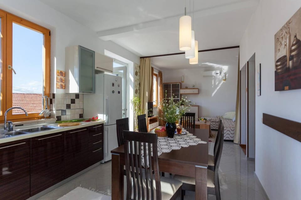 Kitchen or kitchenette, Living room, Dining area