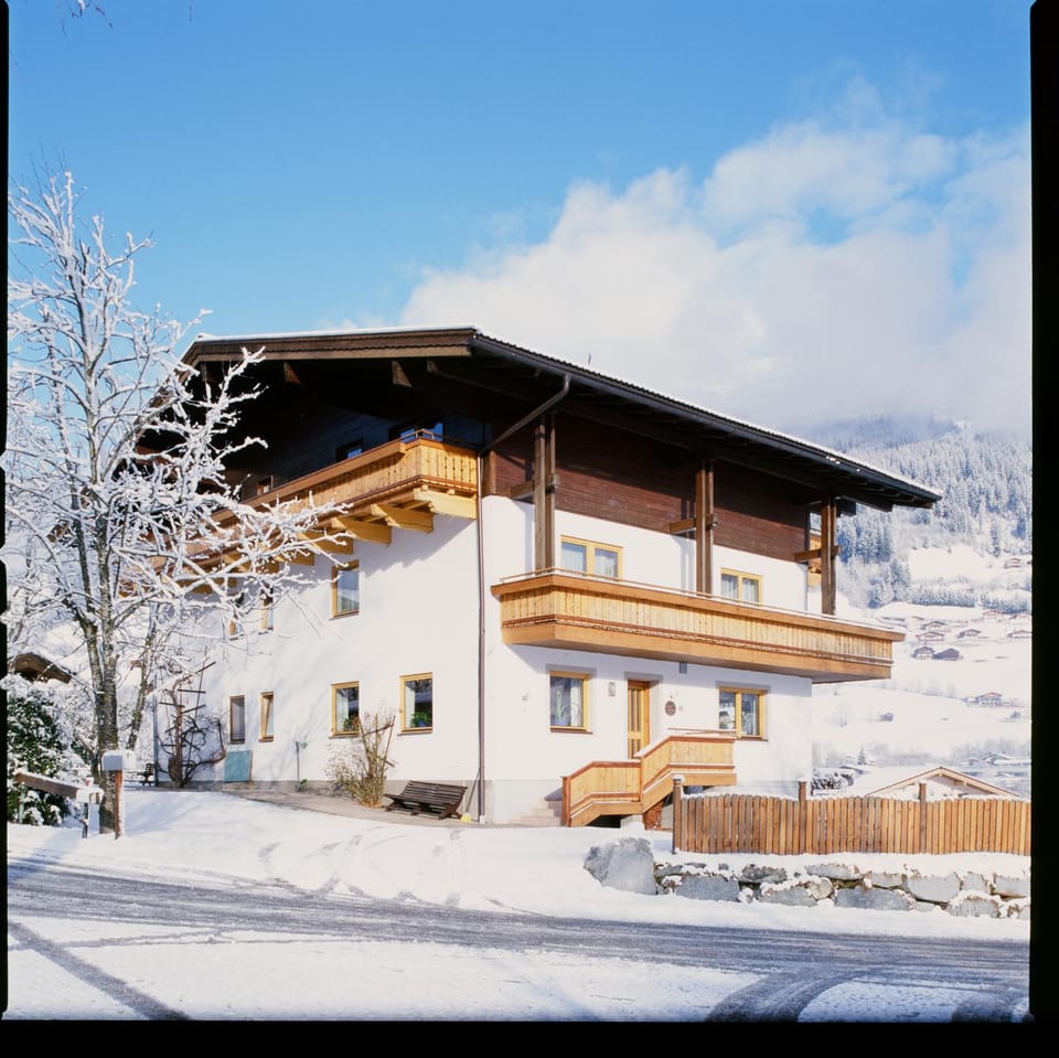 Facade/entrance, Winter, Ski School, Skiing, View (from property/room)
