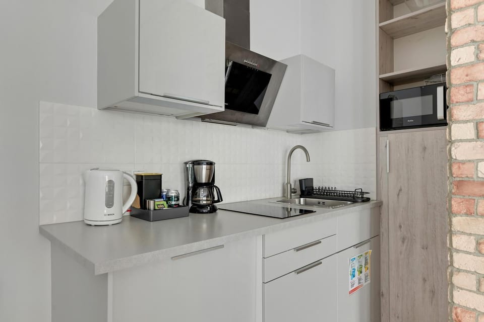 Coffee/tea facilities, Kitchen or kitchenette, stove