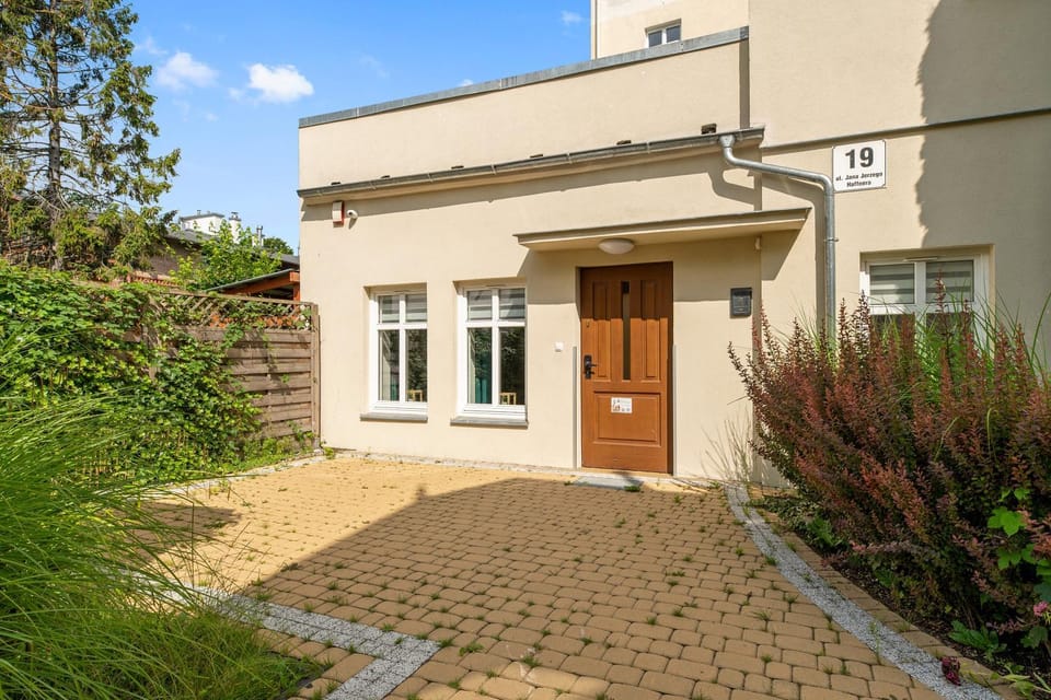 Property building, Facade/entrance