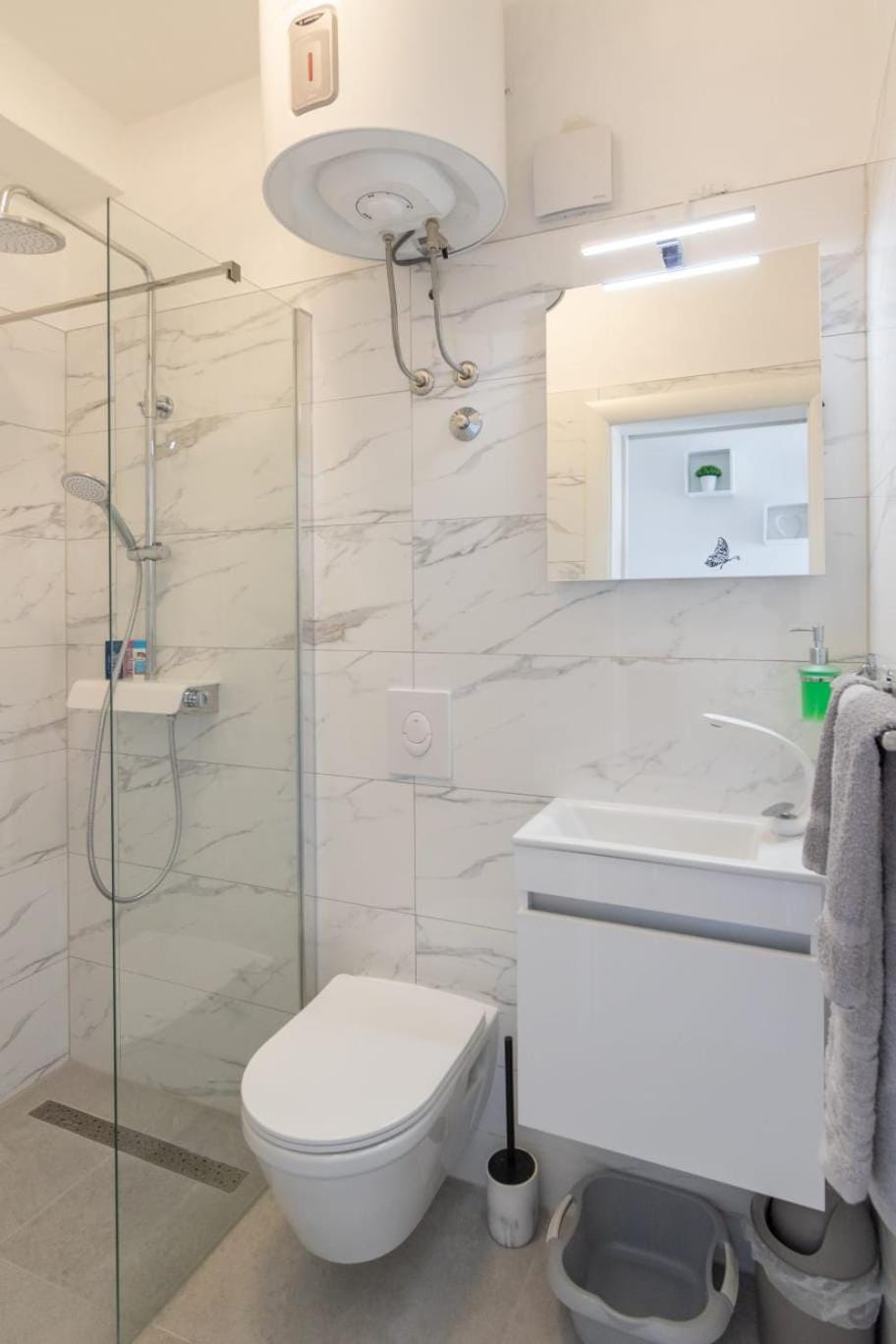Shower, Toilet
