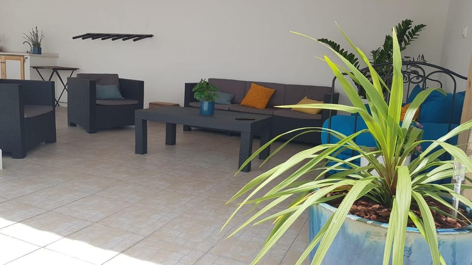 White Guest House Bed and Breakfast in Peniche