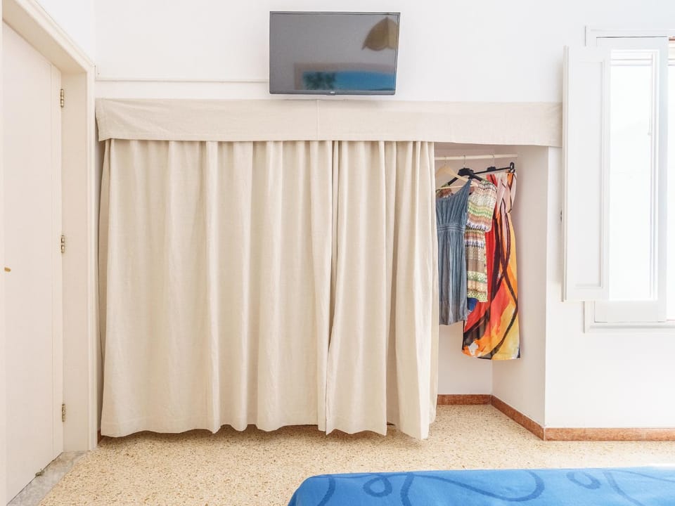 Bedroom, wardrobe