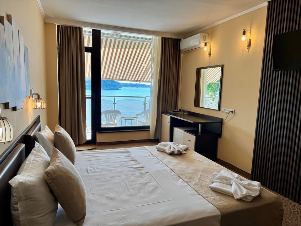 TV and multimedia, Bedroom, Sea view