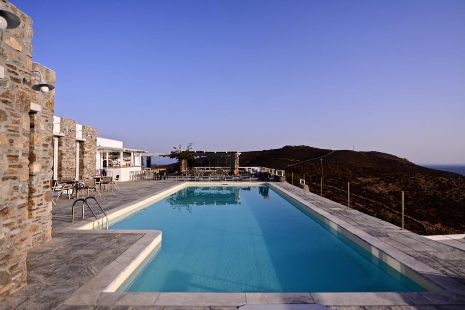 Restaurant/places to eat, Swimming pool