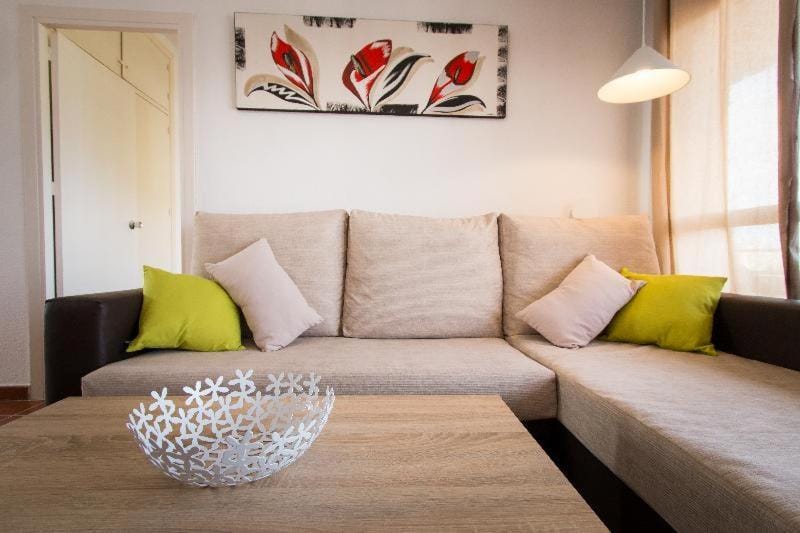 Holidays2Torremolinos Apartamento de 3 dormitorios con terraza y piscina comunitaria Apartment in Torremolinos