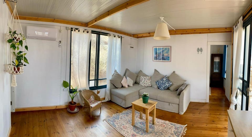 נוף אחר - Point Of View House in North District
