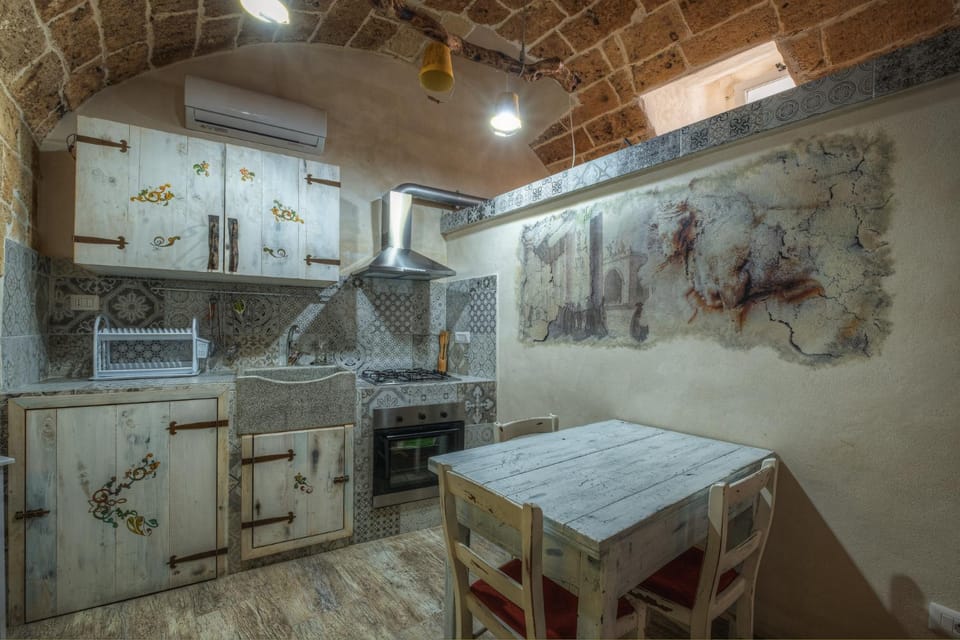 Kitchen or kitchenette, pet friendly, air conditioner