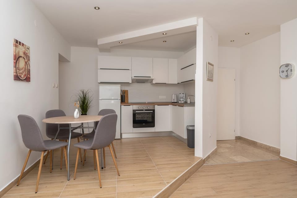 Kitchen or kitchenette, pet friendly