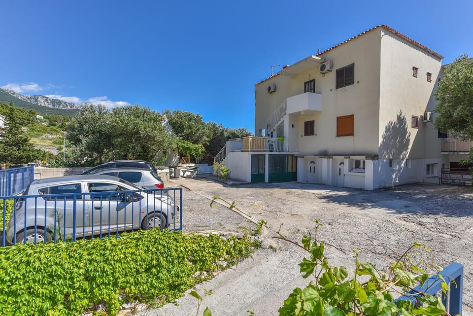 Facade/entrance, Parking