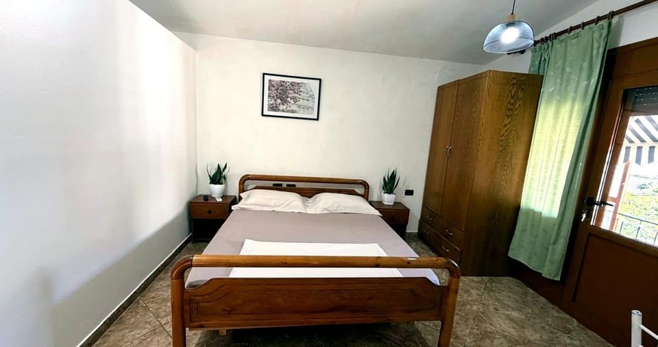 Bed, Balcony/Terrace, Photo of the whole room, Bedroom